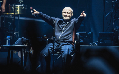 Phil Collins y Genesis dan su último concierto en Londres.